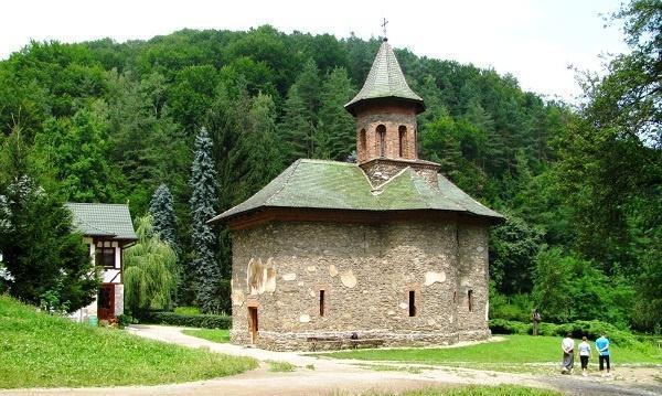 Fabuloasa Românie. Traseu spiritual: de la Mănăstirea Prislop la Biserica Sf. Niculae din Densuş Fabuloasa Românie. Traseu spiritual: de la Mănăstirea Prislop la Biserica Sf. Niculae din Densuş