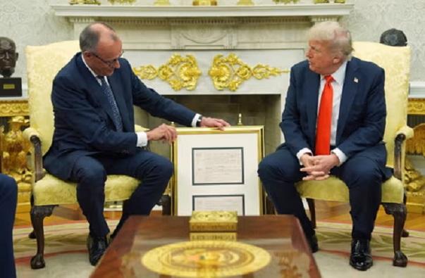 Cancelarul german i-a oferit lui Trump certificatul de naștere al bunicului său, Friedrich Trump