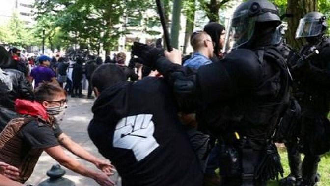 Rețelele extremiste de stânga, Antifa, pregătesc haosul în America: avertismentul generalului Flynn despre vara 2025”