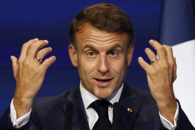 Planul lui Macron de a interzice rețelele sociale pentru minori devine pretext pentru controlul generalizat al identității online