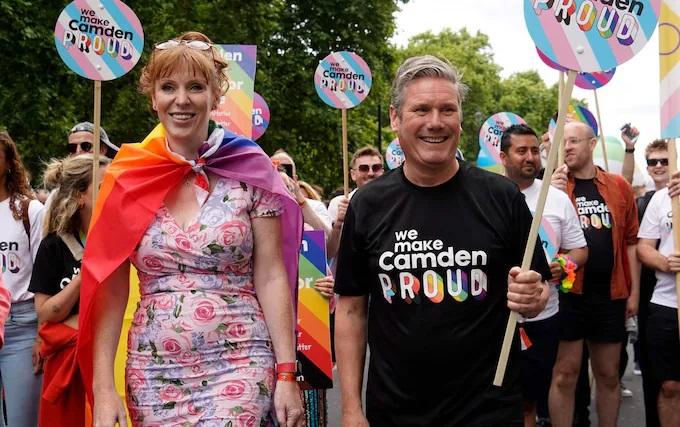 Guvernul britanic numește viitoarele mame „persoane însărcinate” într-un raport oficial, în timp ce termenul „transgender” apare de 14 ori