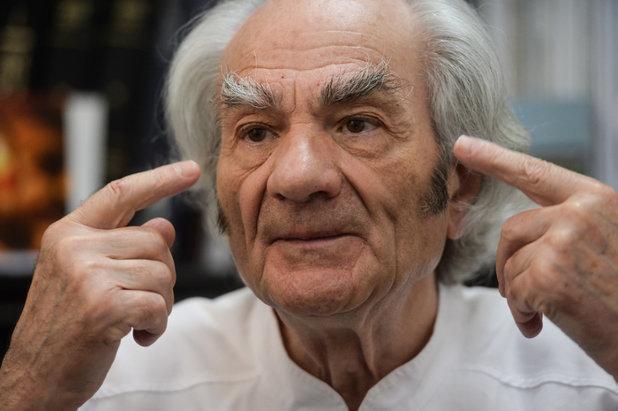 La mulți ani, Leon Dănăilă (academician, prof., univ., dr)!  Cel care a introdus laserul în sala de operație