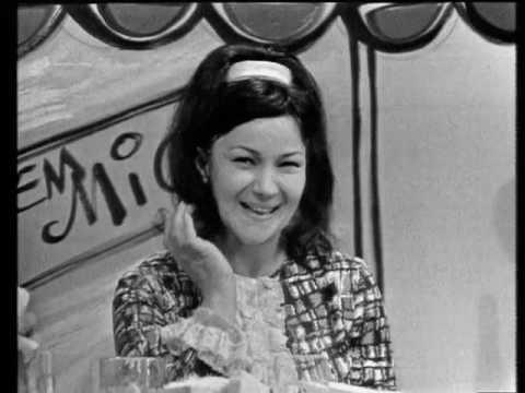 Să ne amintim de ei. Coca Andronescu - "Tanţa" tinereţii noastre...