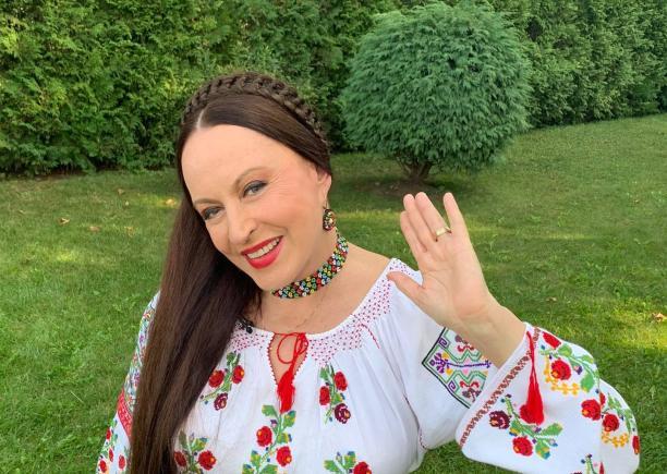 La mulți ani, Maria Dragomiroiu! O voce de Pasăre Măiastră a muzicii noastre populare