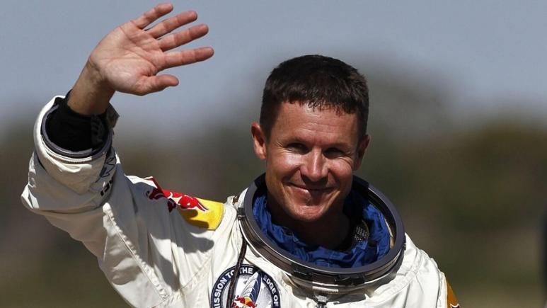 Felix Baumgartner, primul om care a depășit viteza sunetului în cădere liberă, a murit  într-un accident de parapantă în Italia