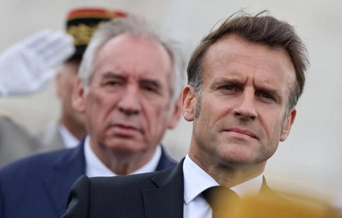 Emmanuel Macron și primul ministru François Bayrou, cel mai impopular cuplu executiv din istoria celei de-a Cincea Republici Franceze