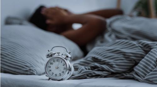 Somnul insuficient crește riscul dezvoltării astmului. 5 reguli de aur pentru un somn de calitate