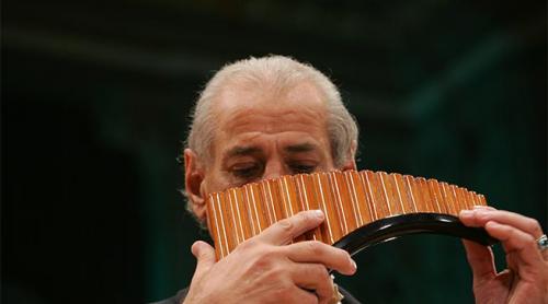 Exclusiv: Maestrul Gheorghe Zamfir promovează folclorul românesc în seria de concerte André Rieu la Bucureşti
