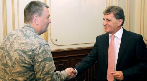 Comandantul NATO pentru operatiuni speciale si cele de informatii se afla in Romania 