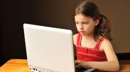 Creştere spectaculoasă a numărului de copii români care au conturi pe reţelele de socializare