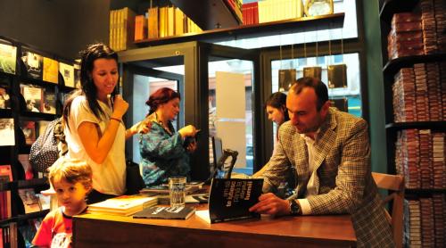 Marius Tucă – librar pentru o zi, poet pentru o viață