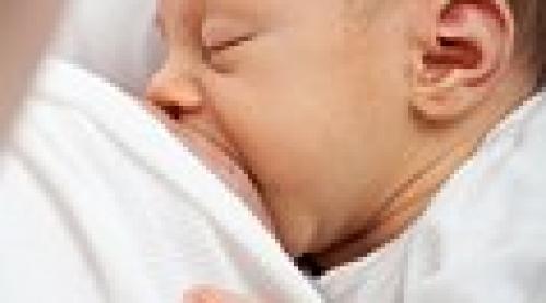 Laptele matern îi protejează pe copii de leucemie