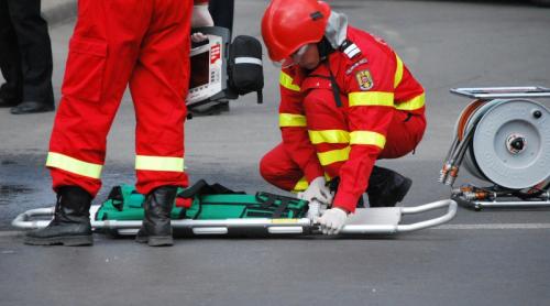 ACCIDENT GRAV ÎN BUCUREŞTI. O femeie a fost  lovită pe trecerea de pietoni. Şoferul a mai acroşat şi un taxi  