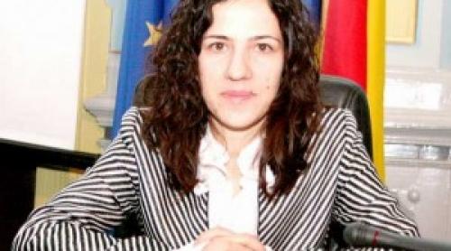 EXCLUSIV. Roxana Mînzatu, secretar de stat în Ministerul Fondurilor Europene, a avut un accident rutier în Hunedoara. Trei maşini lovite şi cinci persoane rănite 