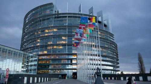 Parlamentul European a avizat deschiderea pieței de plăți online pentru reducerea comisioanelor și a fraudelor