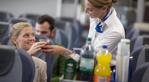 De la duș la masaj: ce își doresc cu adevărat pasagerii în timpul unui zbor cu avionul