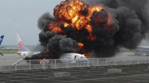 Avion în flăcări pe un aeroport din Florida! Aeronava, cu 101 de pasageri la bord, urma să decoleze spre Venezuela (VIDEO)