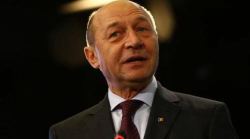 MESAJUL lui Traian Băsescu după atentatele din Paris: „Dragă Stat Român, Te rog din suflet, oricît te-ar presa politrucii europeni (..) nu accepta...“
