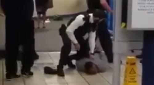 Incident TERORIST la Londra. Un bărbat a atacat cu cuţitul trei persoane într-o staţie de metrou (VIDEO)