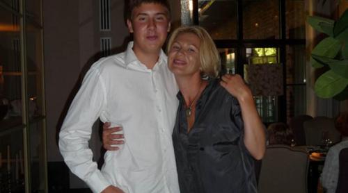 Fiul unui miliardar rus şi-a omorât mama, strangulând-o cu cablul unui încărcător