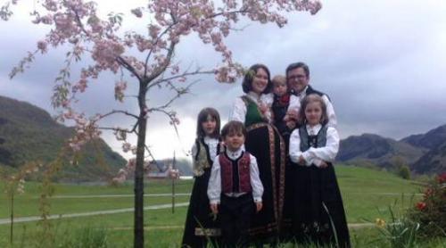 Propunere ANPDCA: Familia tatălui din România să preia copiii 