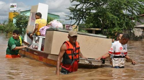 America de Sud: Evacuări masive din cauza inundaţiilor