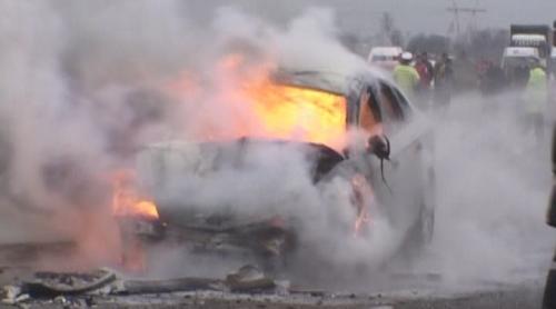 Hunedoara: Şase maşini distruse de flăcări. Una incendiată intenţionat