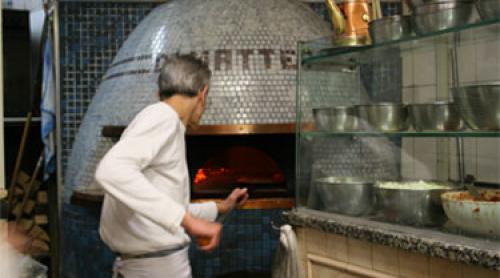 Folosirea cuptorului de lemne pentru pizza, interzisă într-un orăşel italian 