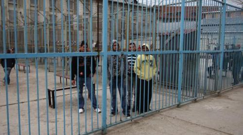 Un fost deținut, eliberat de două zile, prins când încerca să se furișeze în penitenciarul din Focșani