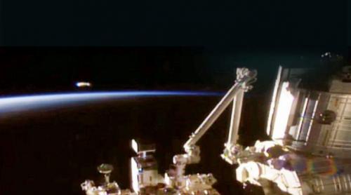Vânătorii de OZN-uri, în DELIR. Un obiect misterios trece pe lângă ISS. NASA întrerupe brusc transmisia (VIDEO)
