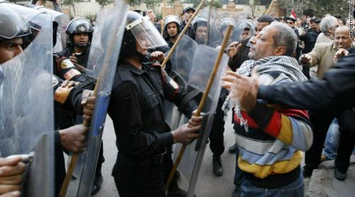 Egiptenii au protestat față de retrocedarea a două insule către Arabia Saudită. Acum înfundă pușcăria