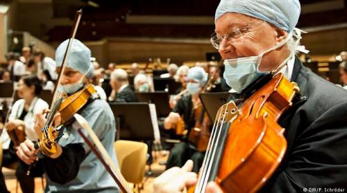  Orchestra Mondială a Medicilor pentru prima dată, în turneu, în România