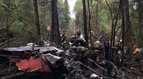 Un avion de vânătoare rusesc Su-27 s-a prăbușit lângă Moscova. PRIMELE IMAGINI de la locul accidentului