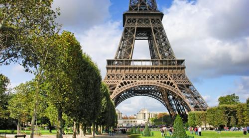  Marţi, Turnul Eiffel protestează
