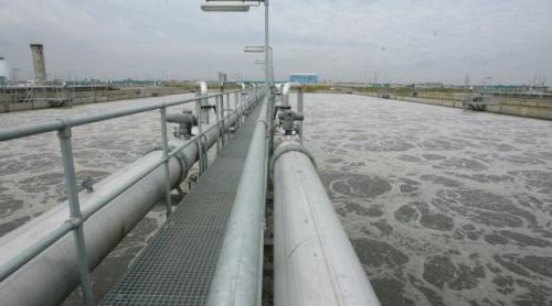 Atenționare de apă otrăvită în Bistrița-Năsăud, după ce un depozit de deșeuri a poluat un pârâu