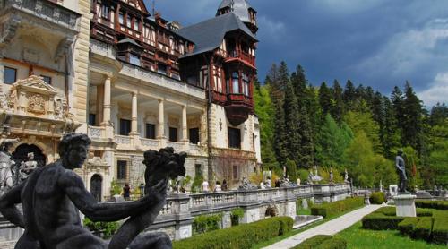 Castelul Peleş: Drapelul regal, coborât în bernă