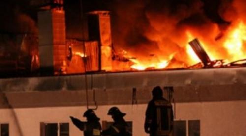 Incendiu cumplit la un depozit din Moscova. Opt pompieri au murit, după ce acoperișul clădirii s-a prăbușit (VIDEO)
