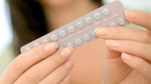 Adolescentele care iau pilula contraceptivă sunt expuse depresiei