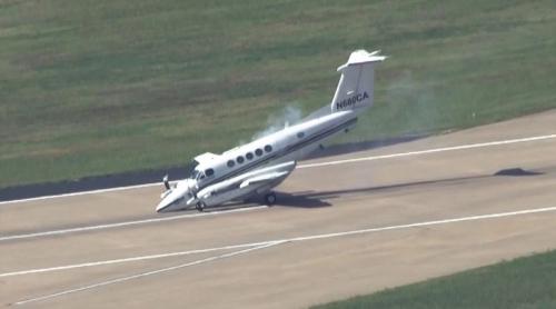 SCENĂ DRAMATICĂ, surprinsă în Oklahoma! Un pilot reușește să pună avionul la sol, fără trenul de aterizare (VIDEO)