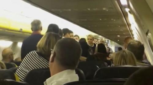 Un român a provocat ATERIZAREA DE URGENȚĂ a unui avion în Italia. Bărbatul s-a încăierat cu personalul de bord (VIDEO)