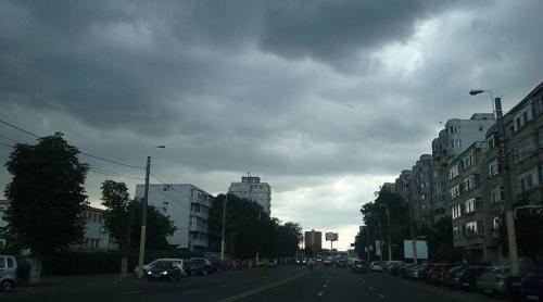 ALERTĂ METEO! Ploi torențiale în București și 11 județe, până joi la prânz