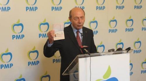 Băsescu a primit pașaport moldovenesc: 