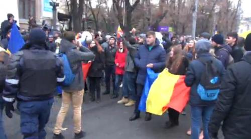 LIVE VIDEO - Proteste la Chişinău. Sute de moldoveni cer invalidarea alegerilor prezidențiale și organizarea unui nou tur de scrutin