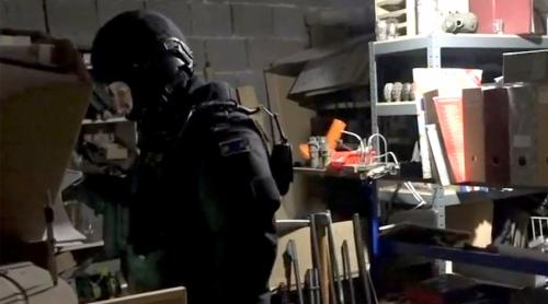 NEONAZIȘTI în Ungaria. Stocuri de arme și explozivi confiscate, 12 persoane reținute (VIDEO)