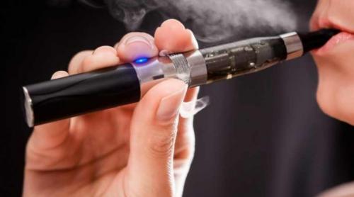 La tineri, țigara electronică dublează riscul de tulburări respiratorii