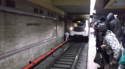 Bărbat lovit de metrou la staţia Dimitrie Leonida 