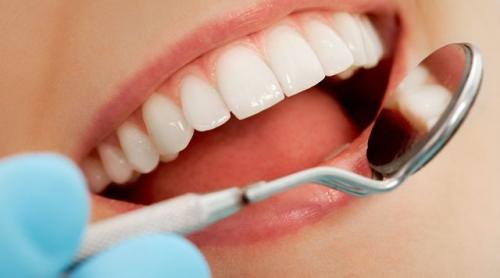 Ce medicamente pot avea efecte pozitive sau negative asupra implantului dentar