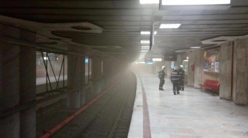 Incident la metroul din Bucureşti. Călătorii au fost evacuaţi, din cauza unei degajări de fum
