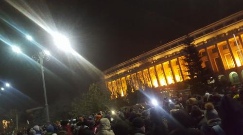 OUG pentru modificarea Codurilor Penale şi proiectul de lege privind graţierea unor pedepse, adoptate. Protest spontan în Bucureşti (VIDEO)
