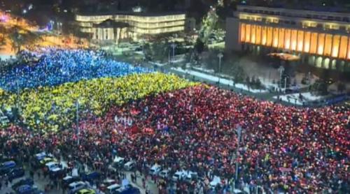 Noi proteste în Bucureşti şi în ţară. Tricolor imens în Piaţa Victoriei (VIDEO)